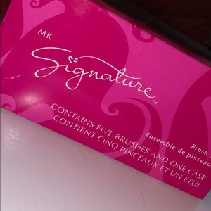 Mk Signature Brush Set w/ Case